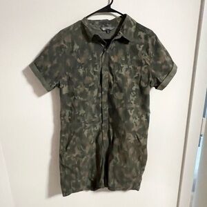 Title Nine women’s size L
Brash Utility Romper NWT Camo